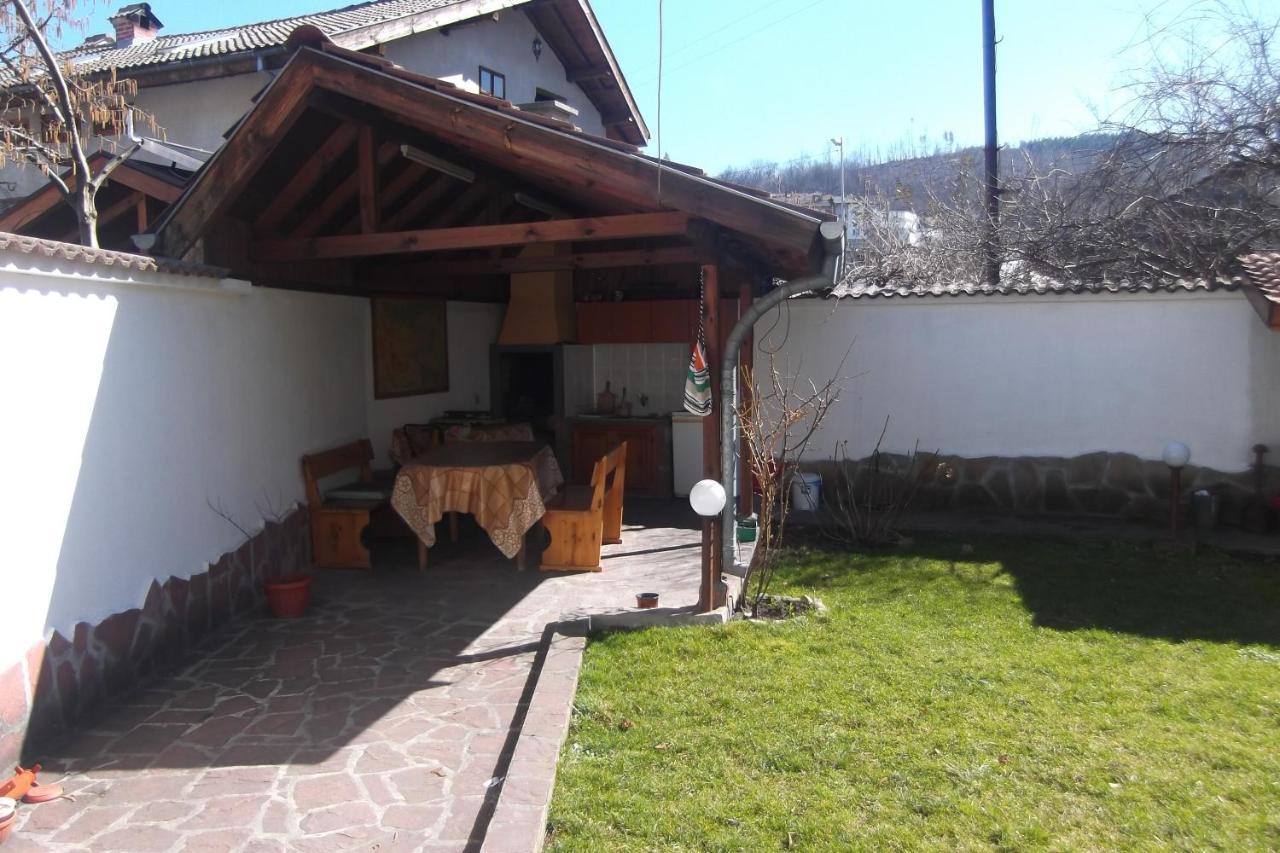 Borova House Hotel Trjavna Kültér fotó